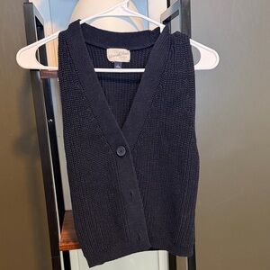 Universal Thread Black V-Neck Sweater Vest